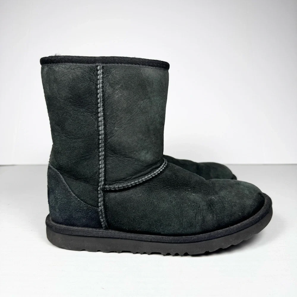 UGG Classic Short II Boots Black Suede Sz 5Y/W7
